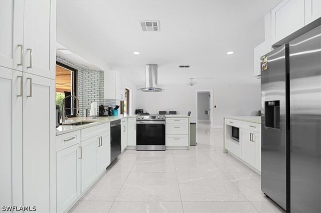 1318 Thompson ST, North Fort Myers, FL 33903