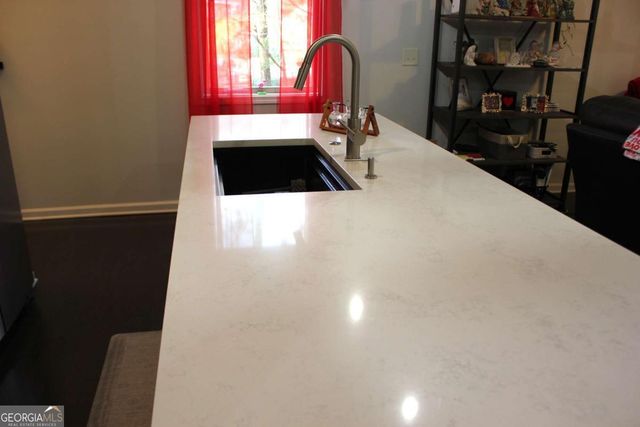 256 Bobbie Way, Woodstock, GA 30189