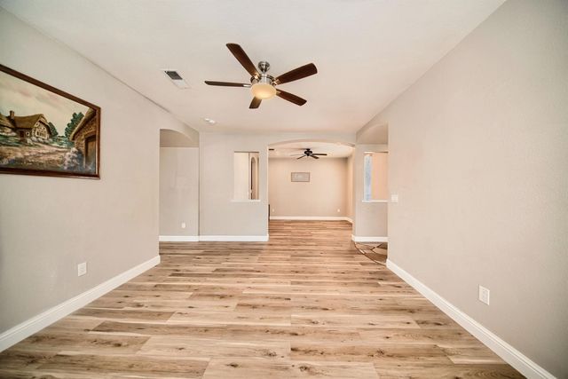 579 Almondcrest St, Oakdale, CA 95361