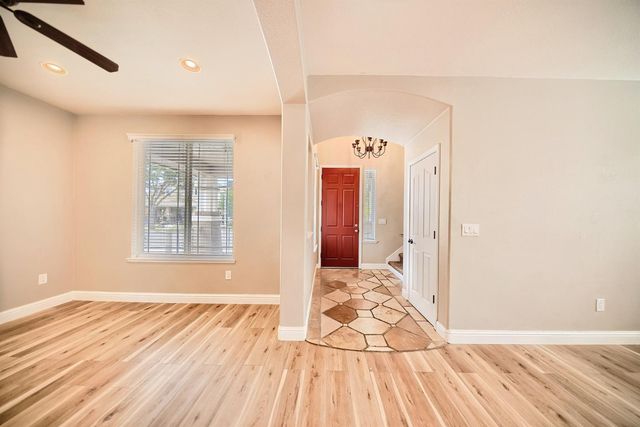 579 Almondcrest St, Oakdale, CA 95361