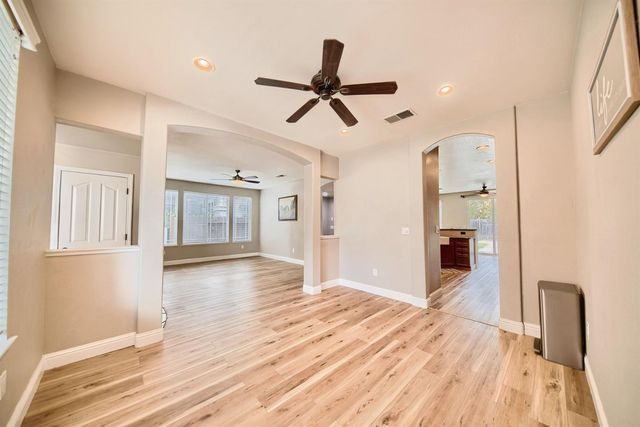 579 Almondcrest St, Oakdale, CA 95361