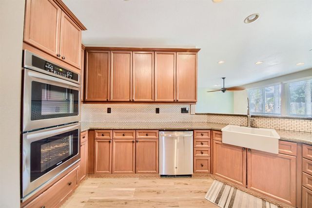 579 Almondcrest St, Oakdale, CA 95361