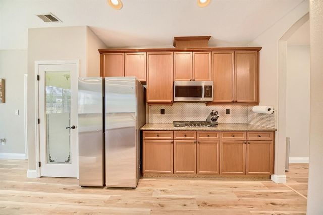 579 Almondcrest St, Oakdale, CA 95361