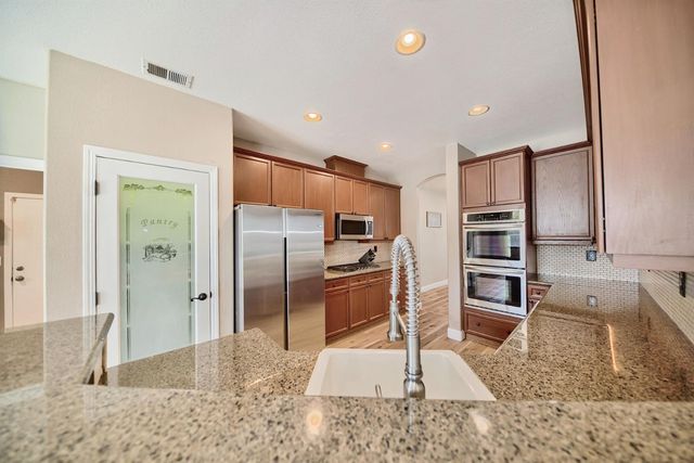 579 Almondcrest St, Oakdale, CA 95361