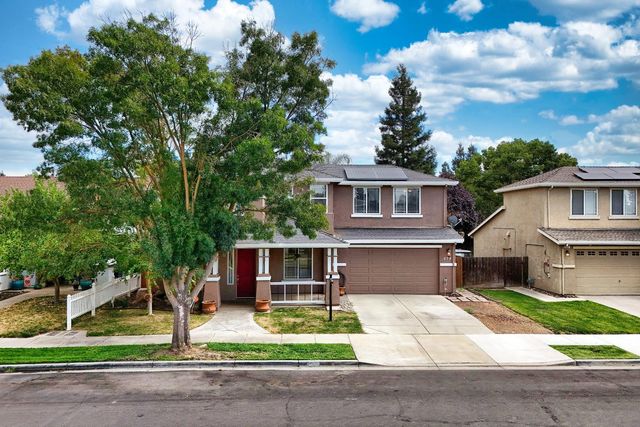 579 Almondcrest St, Oakdale, CA 95361