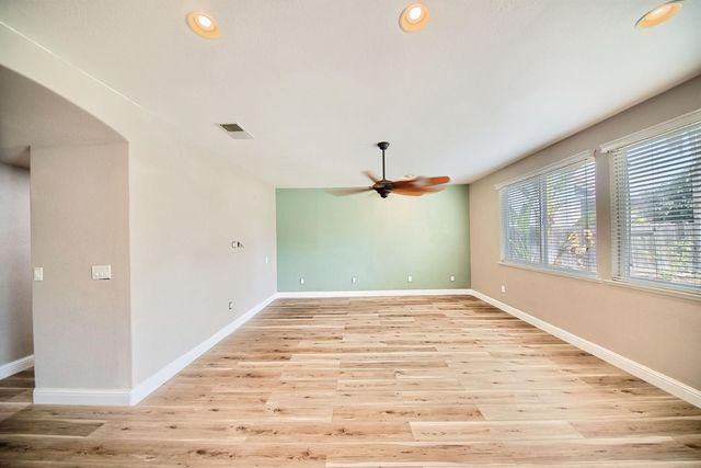 579 Almondcrest St, Oakdale, CA 95361