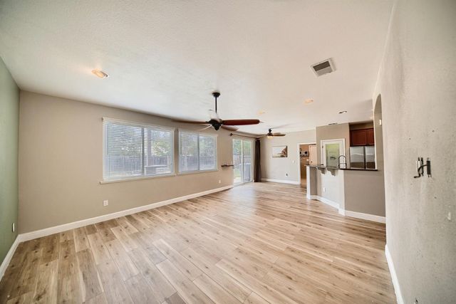 579 Almondcrest St, Oakdale, CA 95361