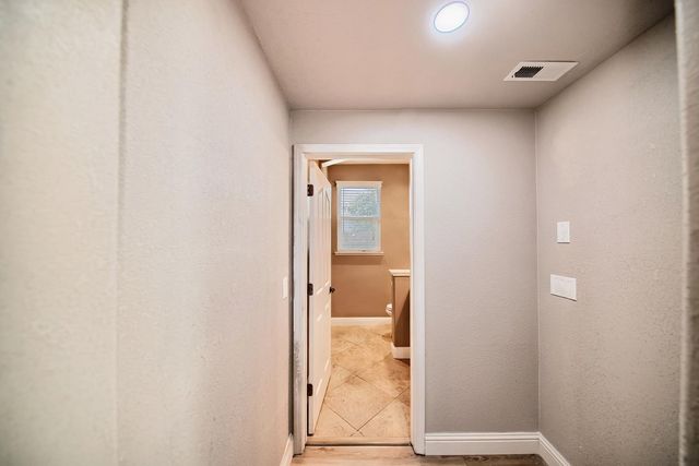 579 Almondcrest St, Oakdale, CA 95361