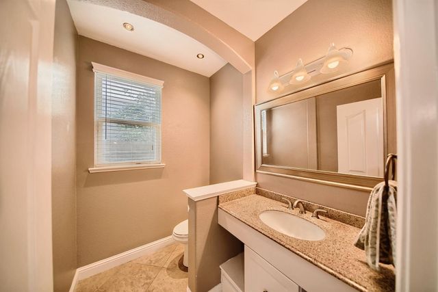 579 Almondcrest St, Oakdale, CA 95361