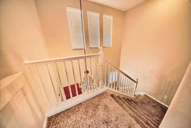 579 Almondcrest St, Oakdale, CA 95361