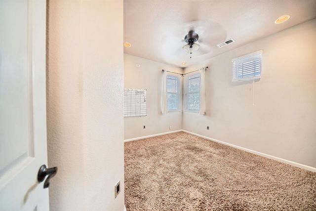 579 Almondcrest St, Oakdale, CA 95361