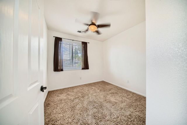 579 Almondcrest St, Oakdale, CA 95361