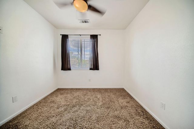 579 Almondcrest St, Oakdale, CA 95361