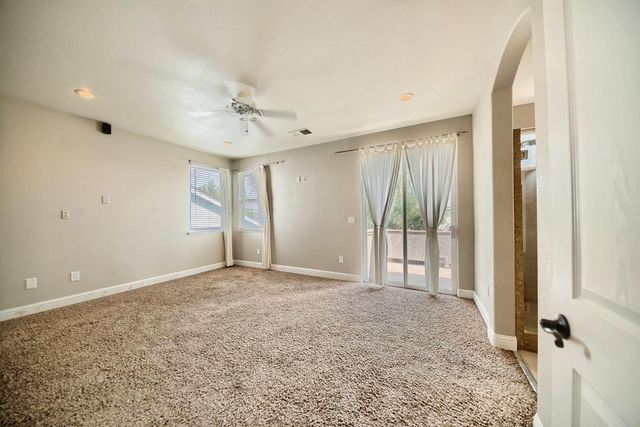 579 Almondcrest St, Oakdale, CA 95361