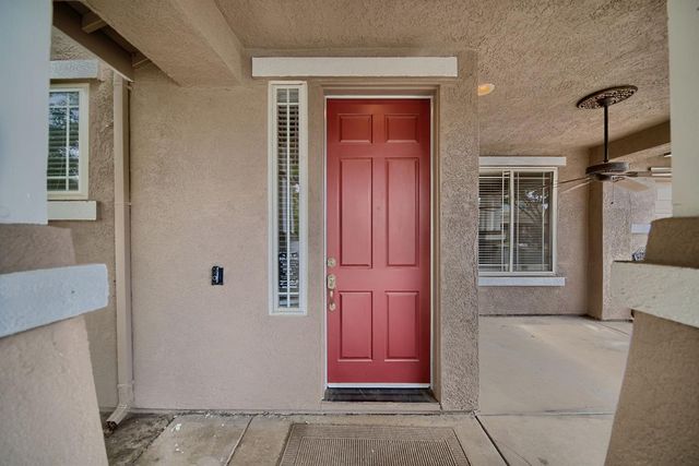 579 Almondcrest St, Oakdale, CA 95361