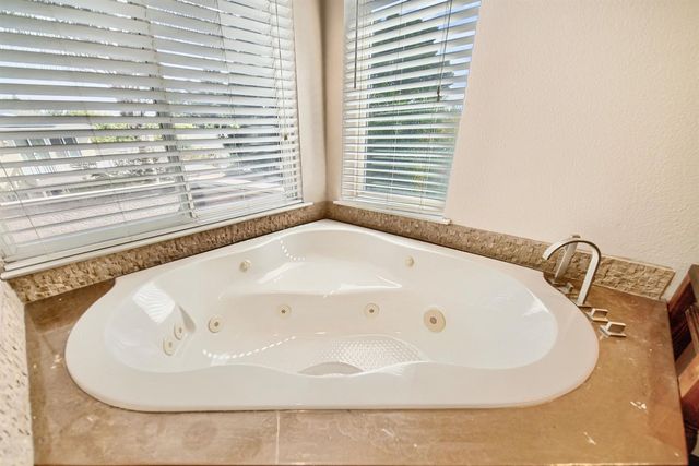 579 Almondcrest St, Oakdale, CA 95361