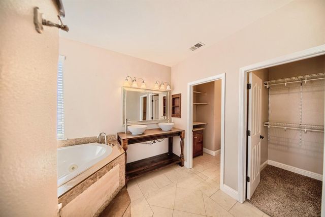 579 Almondcrest St, Oakdale, CA 95361