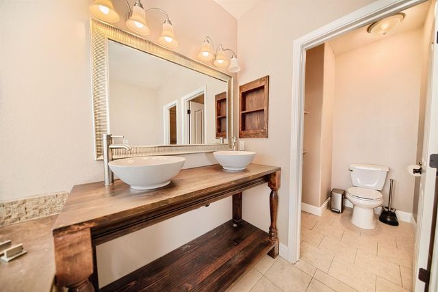 579 Almondcrest St, Oakdale, CA 95361