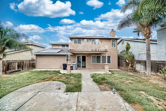 579 Almondcrest St, Oakdale, CA 95361