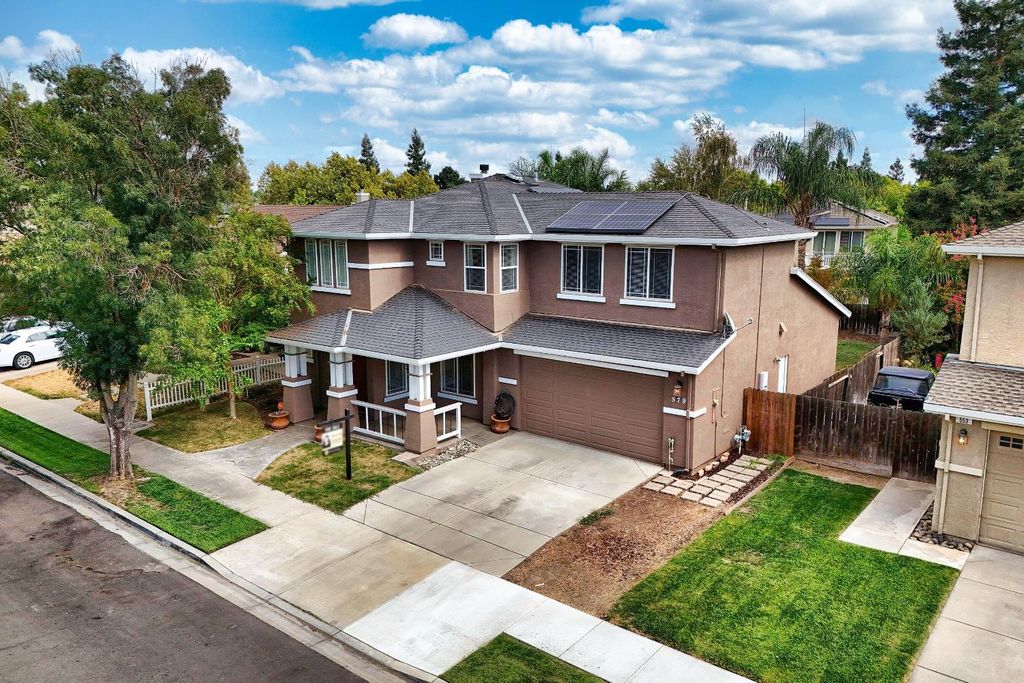579 Almondcrest St, Oakdale, CA 95361