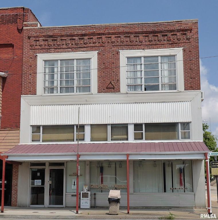 Image 1 of property listing at 120 S BROADWAY Avenue, Salem, IL 62881