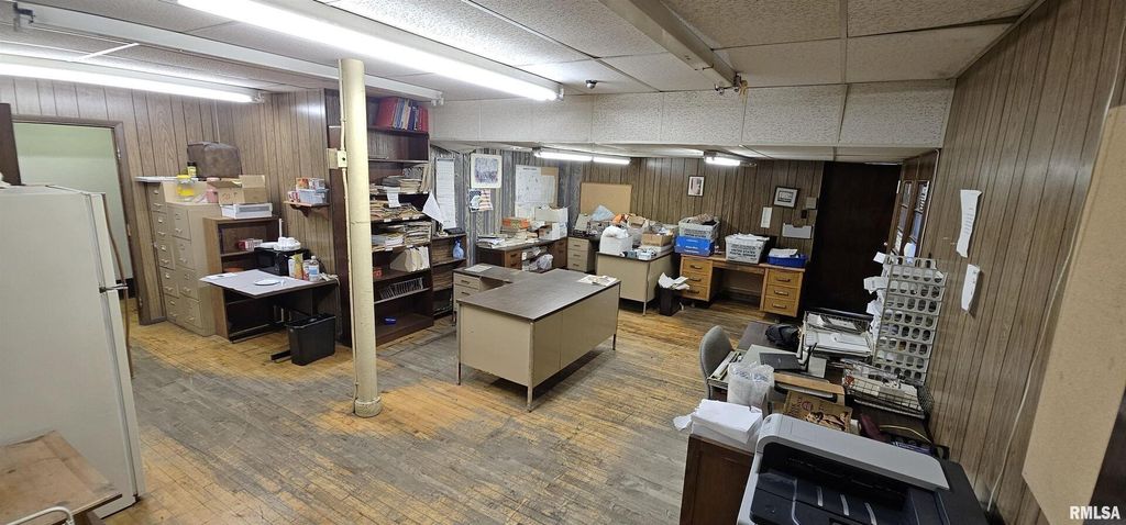 Image 12 of property listing at 120 S BROADWAY Avenue, Salem, IL 62881