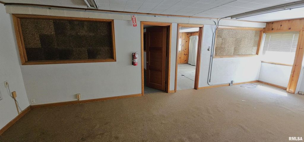 Image 17 of property listing at 120 S BROADWAY Avenue, Salem, IL 62881