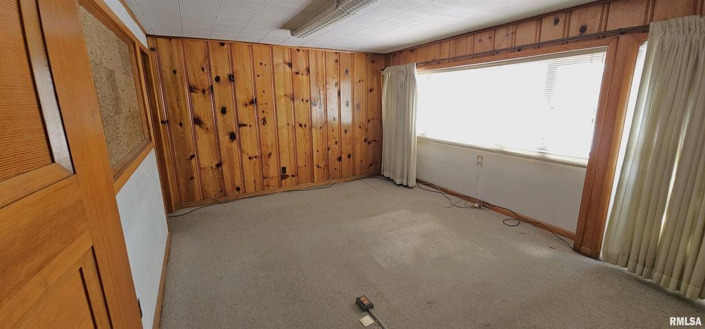 Image 18 of property listing at 120 S BROADWAY Avenue, Salem, IL 62881