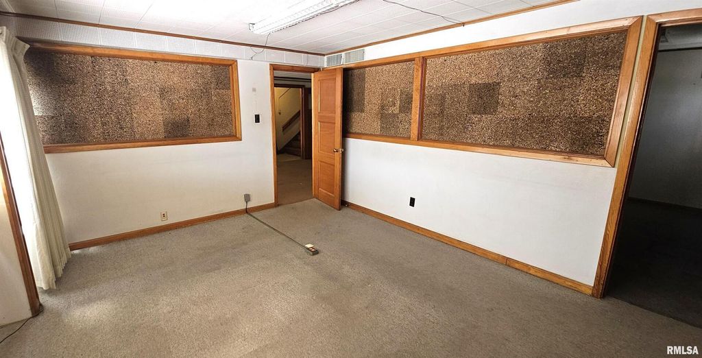 Image 19 of property listing at 120 S BROADWAY Avenue, Salem, IL 62881