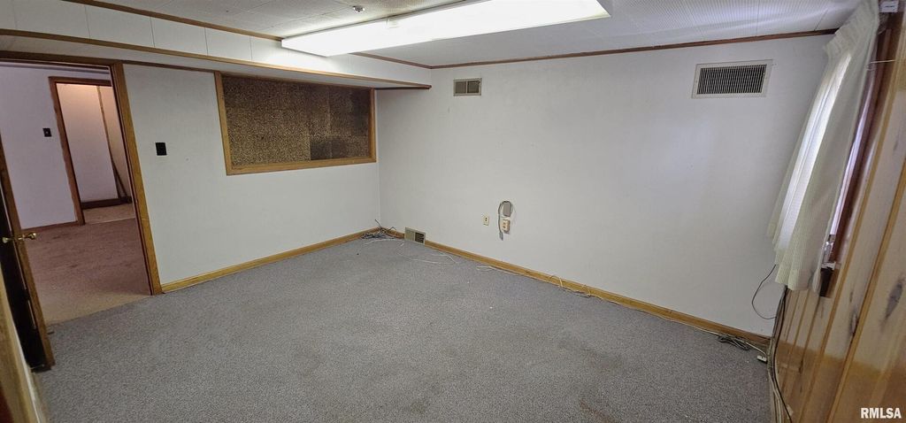 Image 21 of property listing at 120 S BROADWAY Avenue, Salem, IL 62881