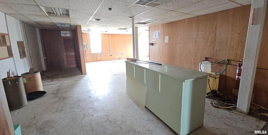 Image 22 of property listing at 120 S BROADWAY Avenue, Salem, IL 62881