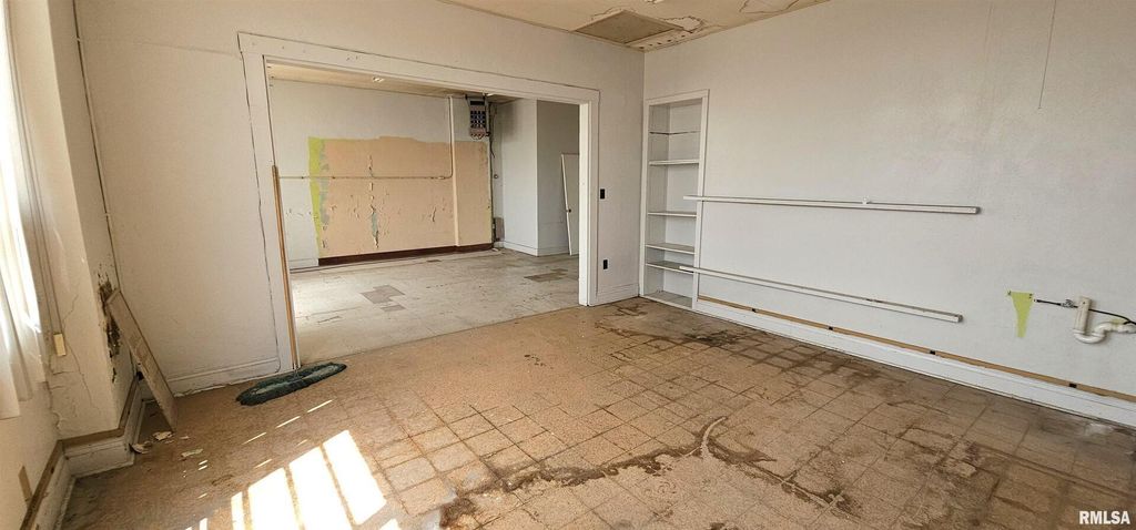 Image 26 of property listing at 120 S BROADWAY Avenue, Salem, IL 62881