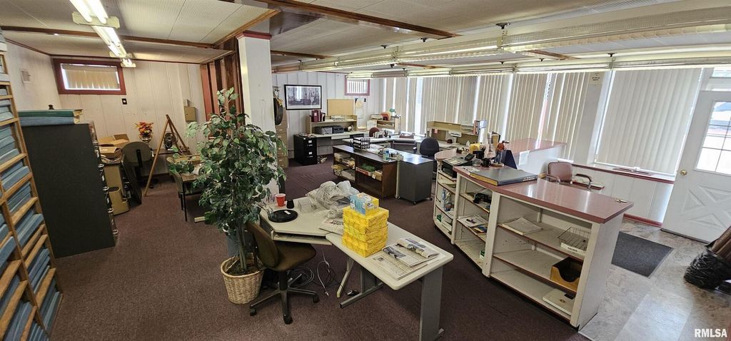 Image 7 of property listing at 120 S BROADWAY Avenue, Salem, IL 62881