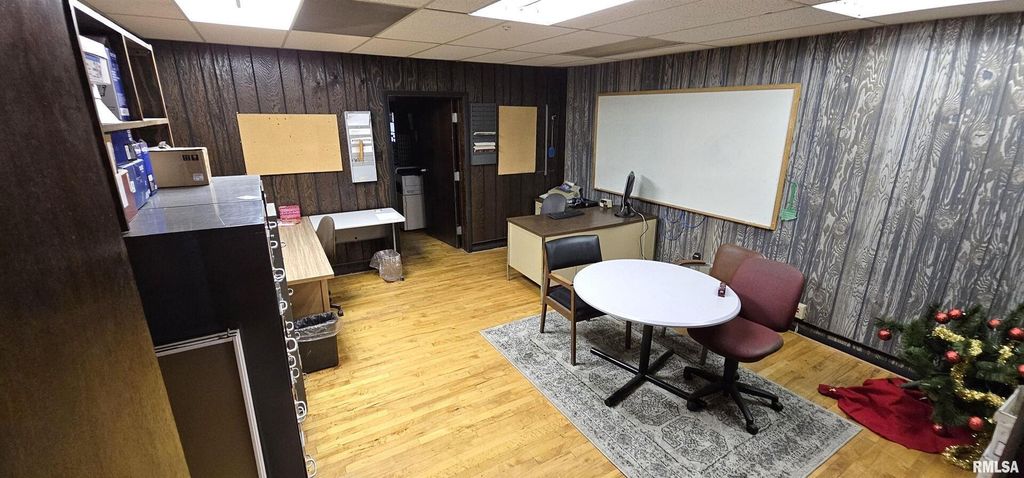 Image 10 of property listing at 120 S BROADWAY Avenue, Salem, IL 62881