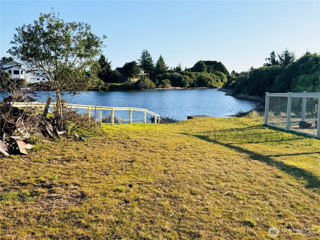 399 N Razor Clam Drive SW, Ocean Shores, WA 98569