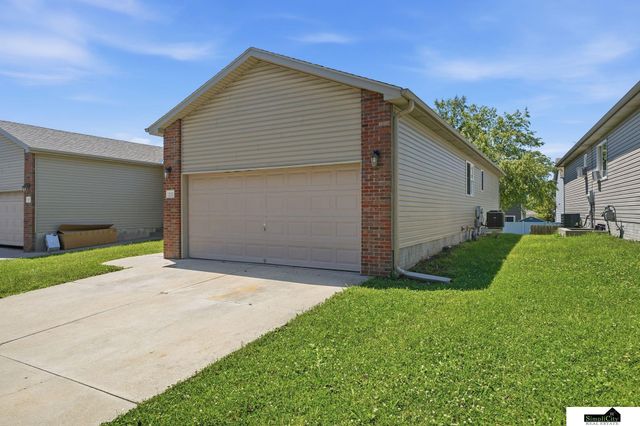 7229 Dorchester Court, Lincoln, NE 68521