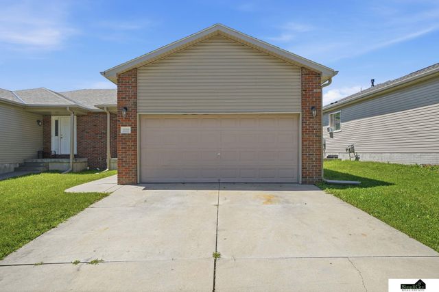 7229 Dorchester Court, Lincoln, NE 68521
