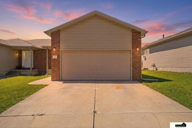 7229 Dorchester Court, Lincoln, NE 68521