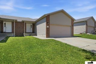 7229 Dorchester Court, Lincoln, NE 68521