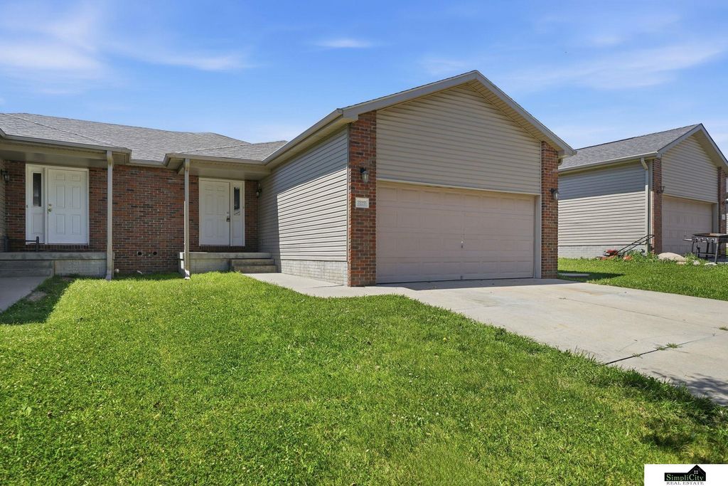7229 Dorchester Court, Lincoln, NE 68521