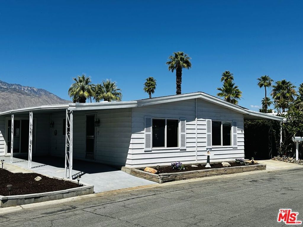 Image 1 of property listing at 8 Calle Abajo, Palm Springs, CA 92264