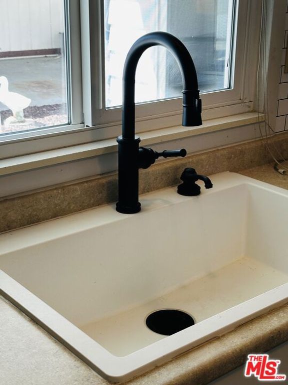 Image 11 of property listing at 8 Calle Abajo, Palm Springs, CA 92264