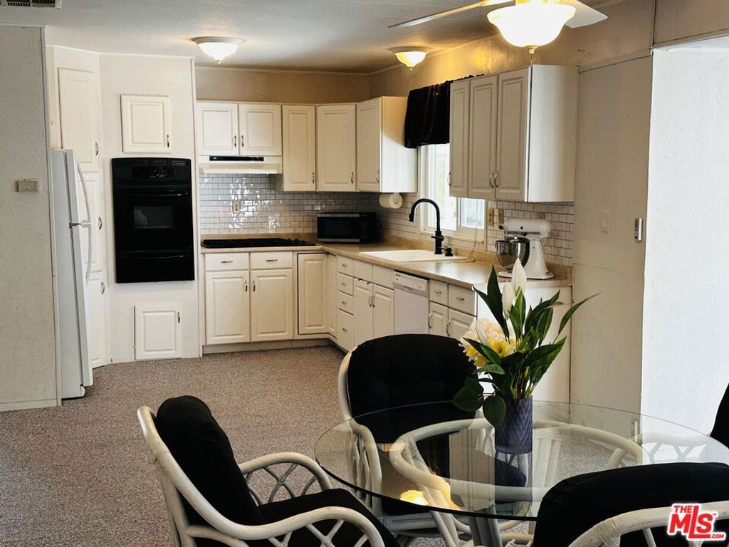 Image 13 of property listing at 8 Calle Abajo, Palm Springs, CA 92264