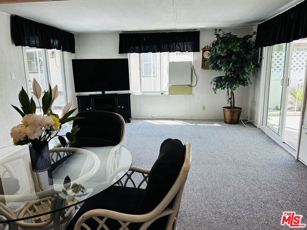 Image 15 of property listing at 8 Calle Abajo, Palm Springs, CA 92264