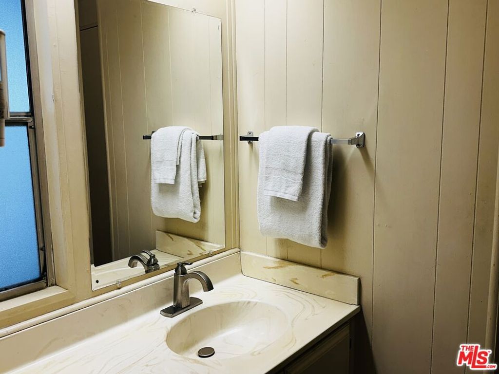 Image 23 of property listing at 8 Calle Abajo, Palm Springs, CA 92264