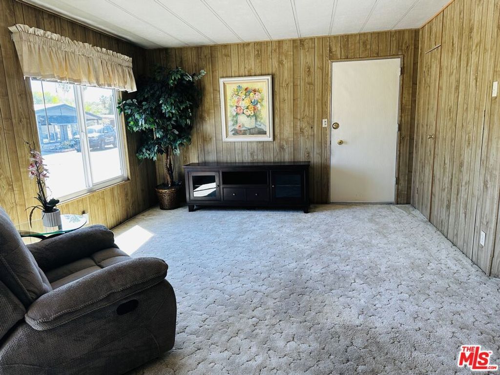 Image 3 of property listing at 8 Calle Abajo, Palm Springs, CA 92264