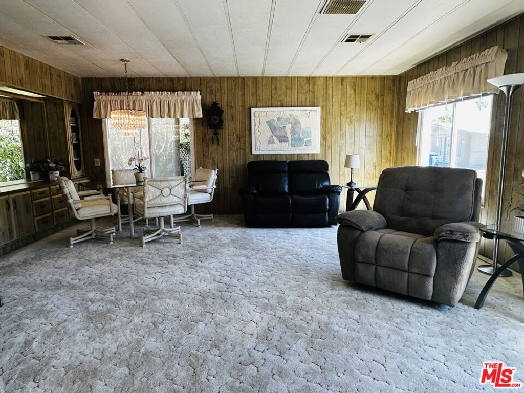 Image 4 of property listing at 8 Calle Abajo, Palm Springs, CA 92264