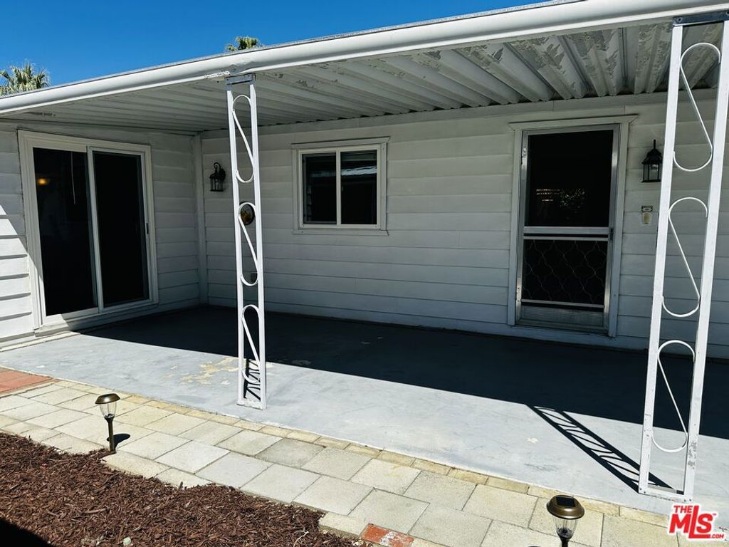 Image 40 of property listing at 8 Calle Abajo, Palm Springs, CA 92264