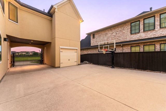 915 Windsor Woods Lane, Katy, TX 77494
