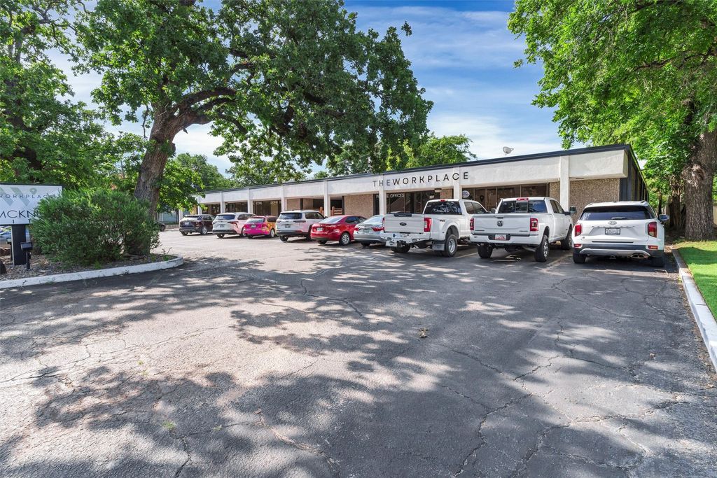 305 W Pearl Street, Granbury, TX 76048